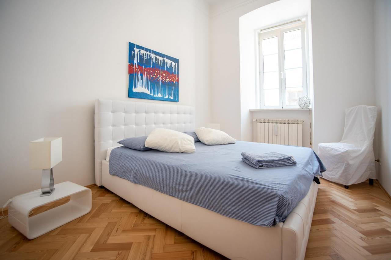 Art & History - New - Modern Classic Apartment Триест Экстерьер фото